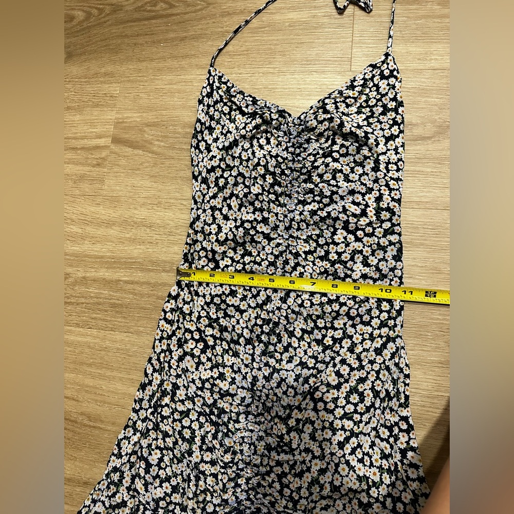 Princess Polly black and white daisy floral mini halter dress size 0/xs